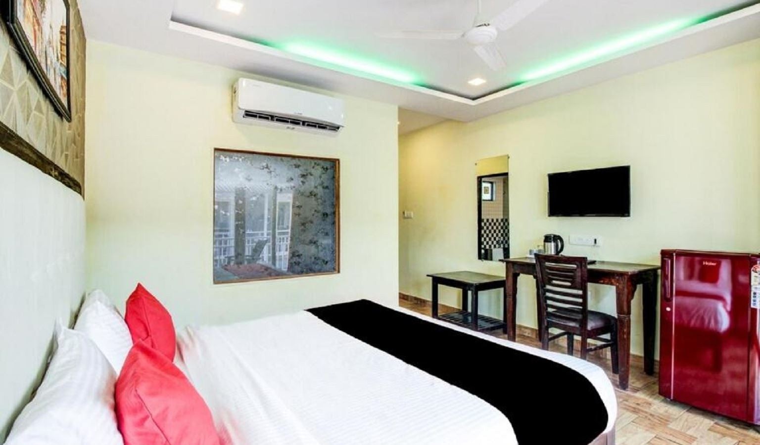 rooms-deluxe-room-ac