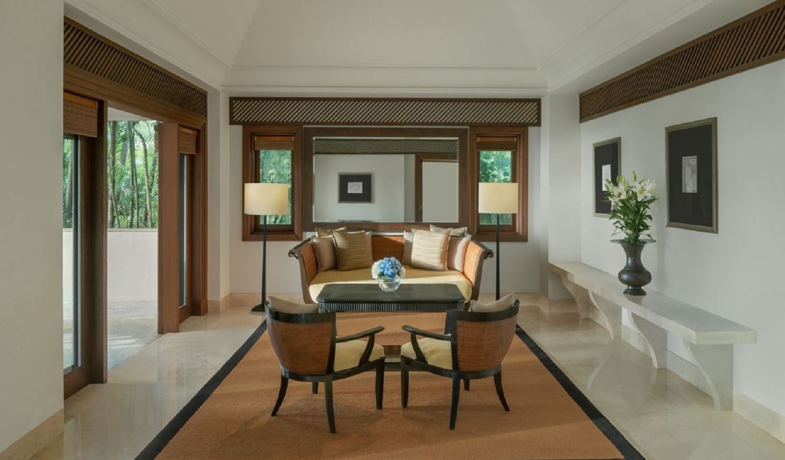 rooms-manor-pool-suite