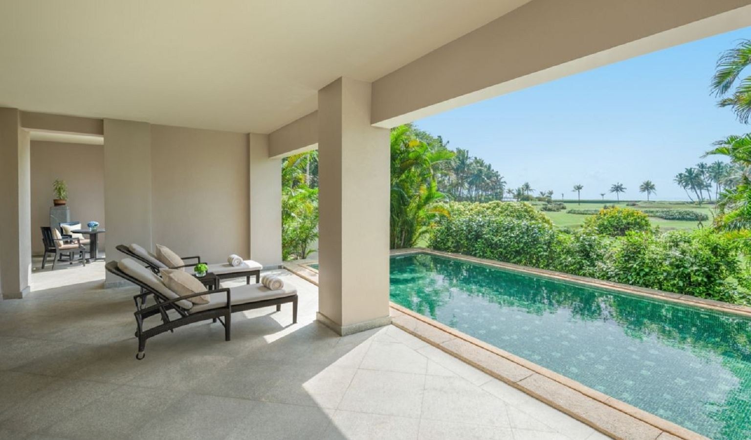 rooms-manor-pool-suite