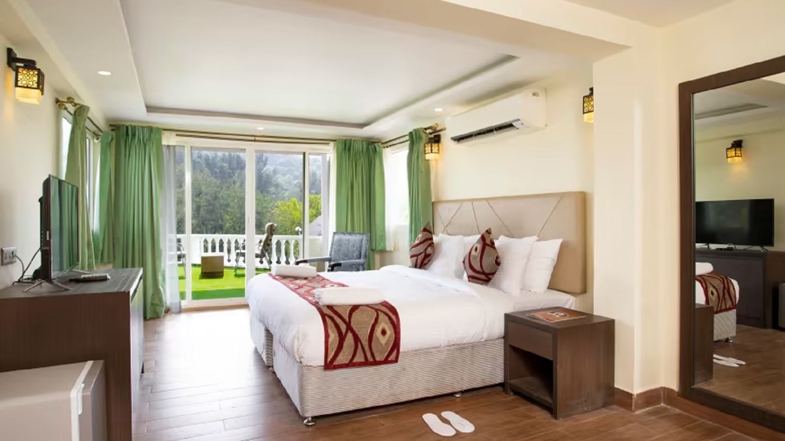 rooms-premium-with-balcony