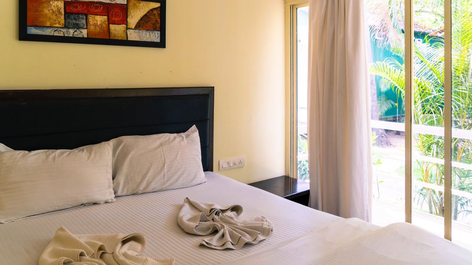 rooms-luxury-premier-room-ac