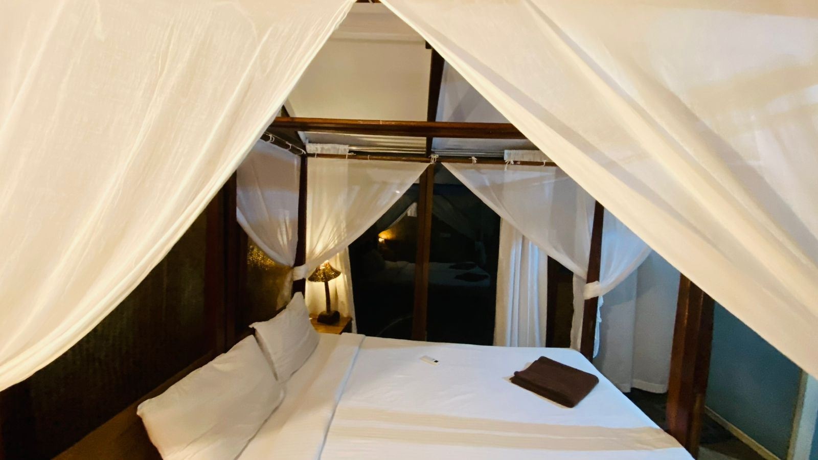 rooms-luxury-beach-close-cottage-ac