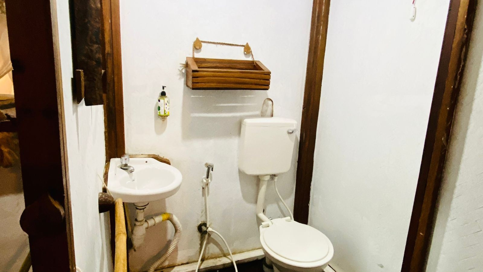 rooms-luxury-cottage-ac-with-garden-view