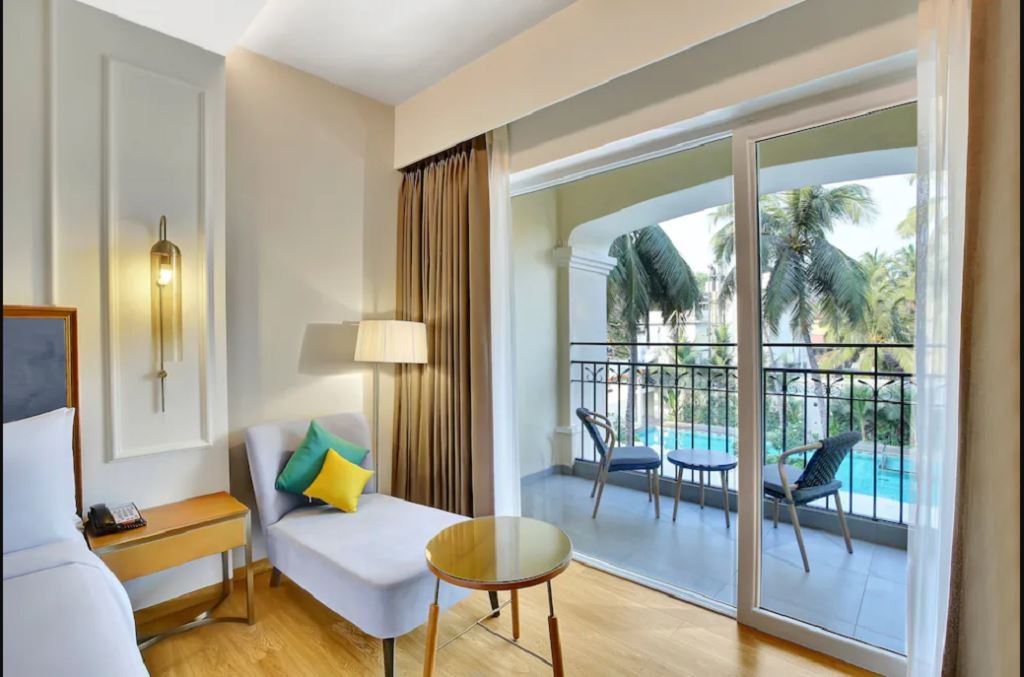 rooms-standard-pool-view