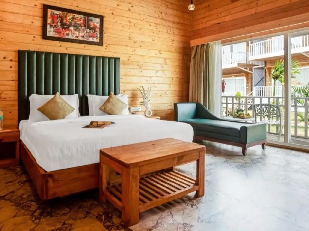 rooms-wooden-cottage-garden-view