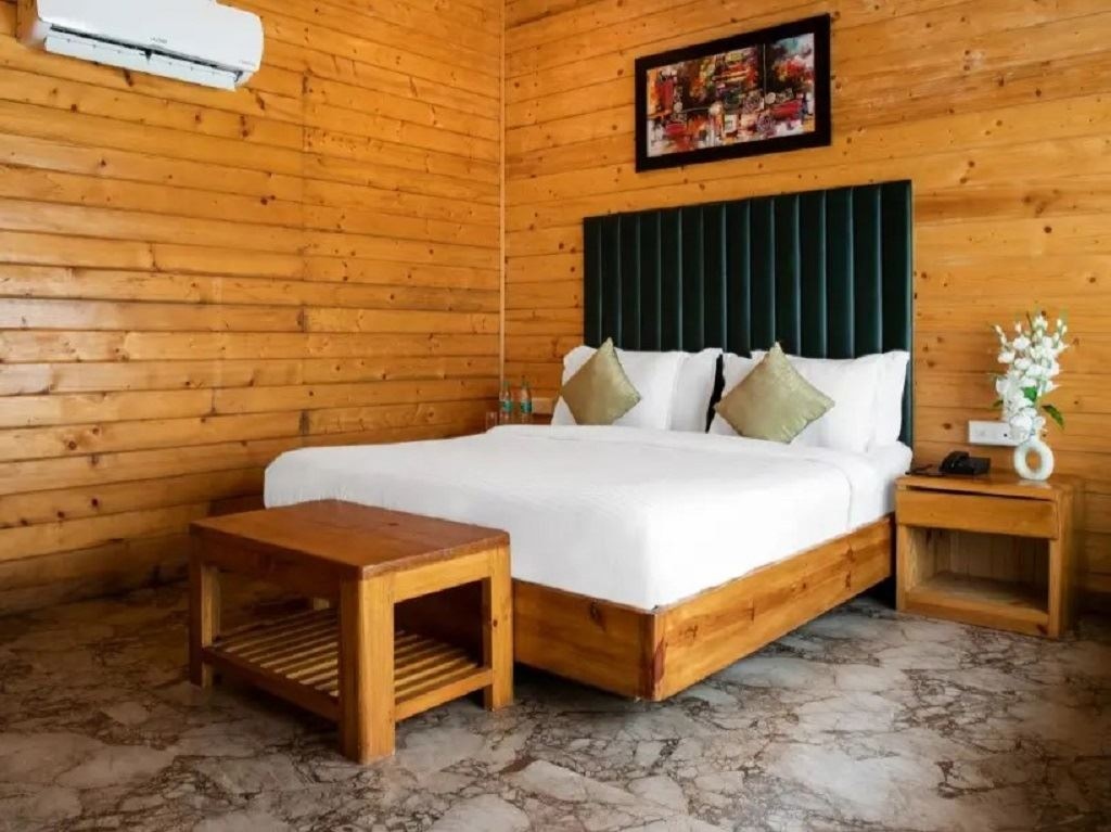 rooms-wooden-cottage-pool-view