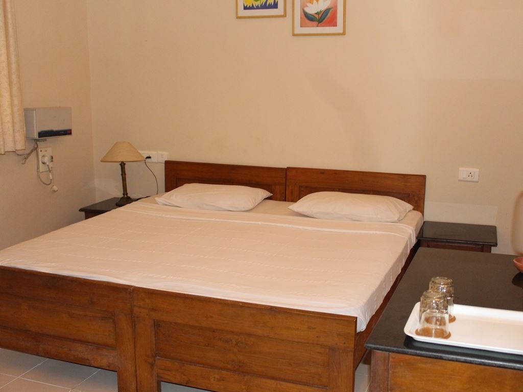 rooms-ambassador-suites