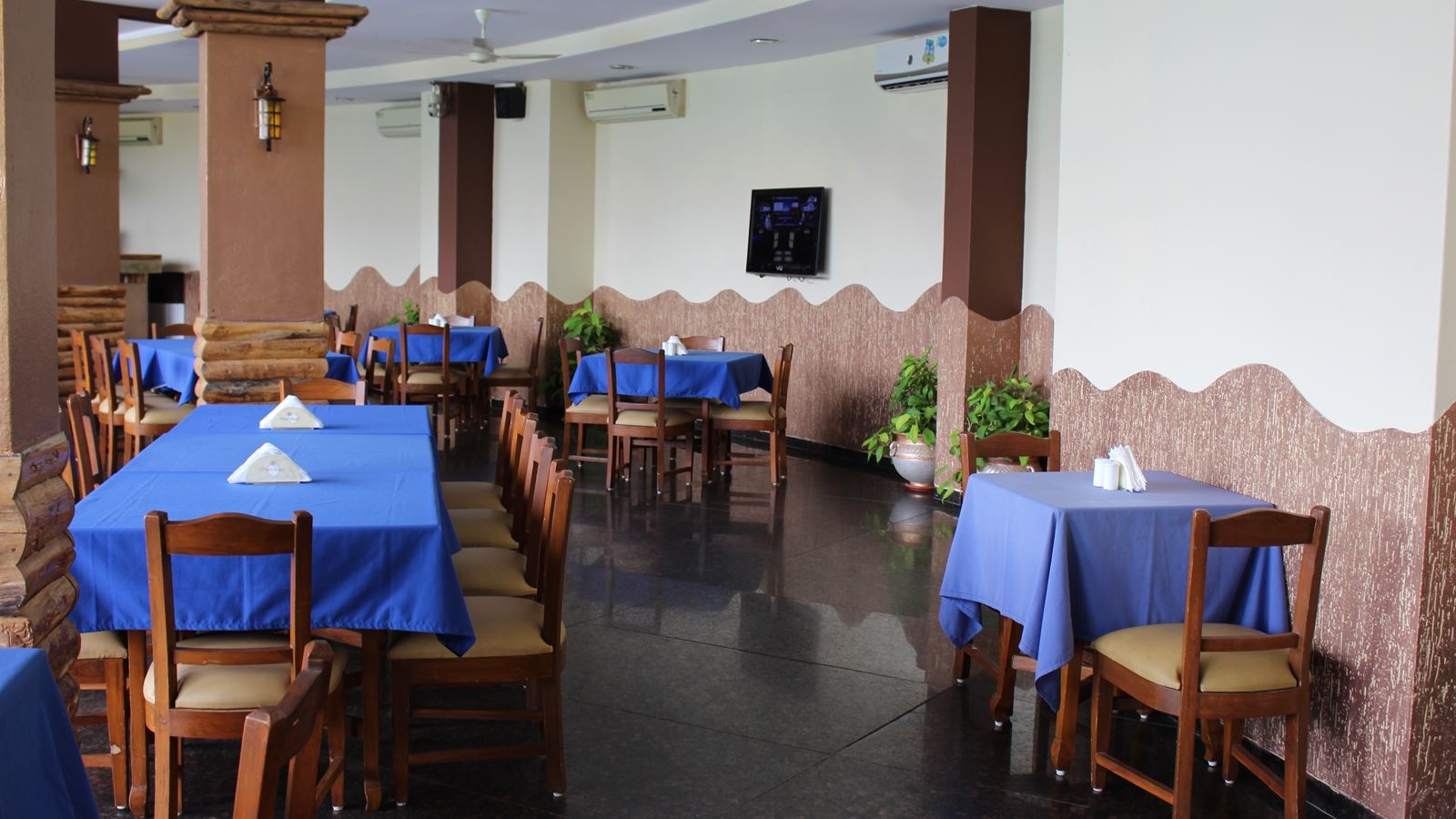 restaurants-lake-field