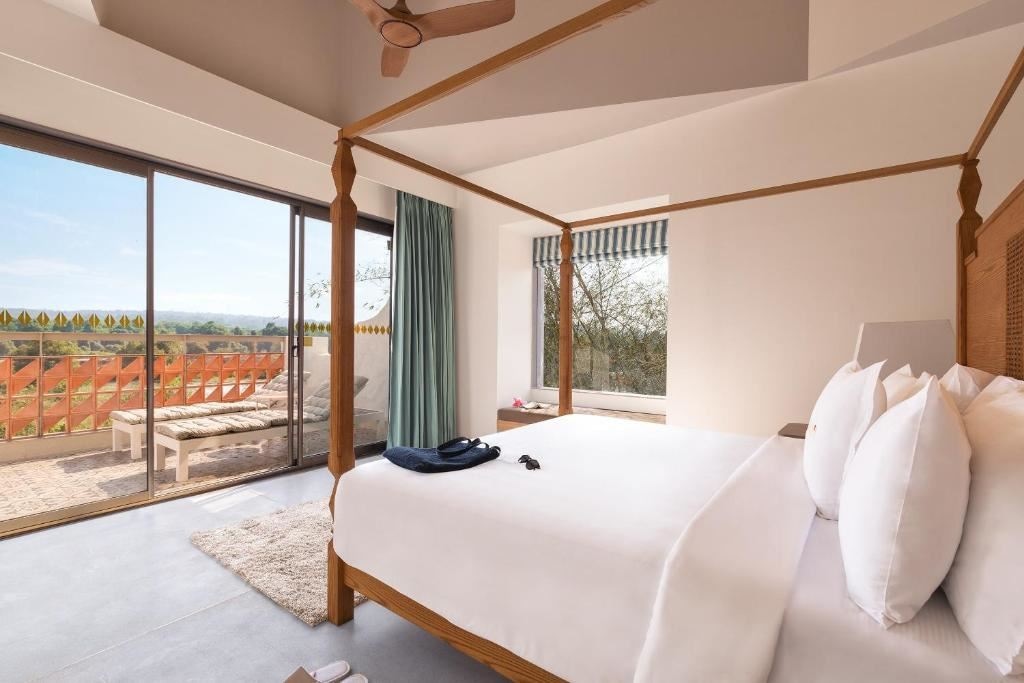 rooms-deluxe-room-with-balcony