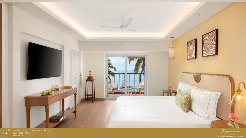 rooms-luxury-sea-view-room