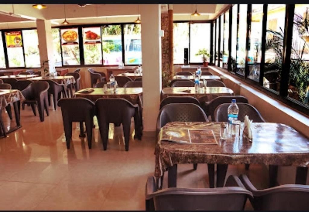 restaurants-restaurants