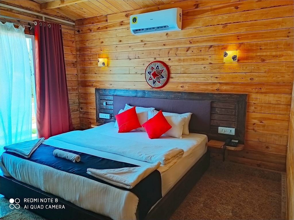 rooms-wooden-cottage-ac