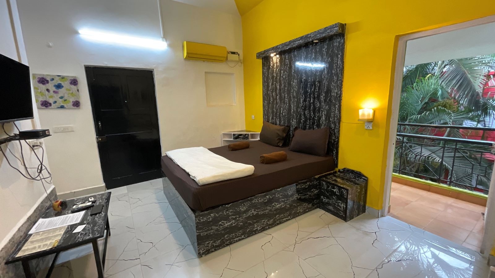 rooms-standard-ac-with-balcony