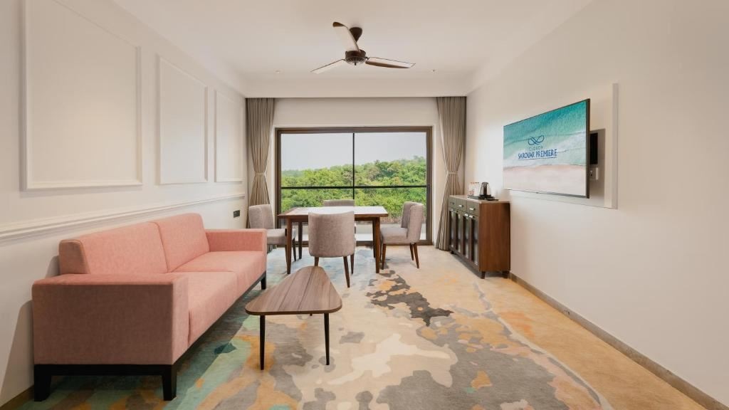 rooms-deluxe-suite-with-balcony