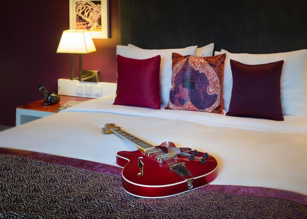 rooms-rock-suite