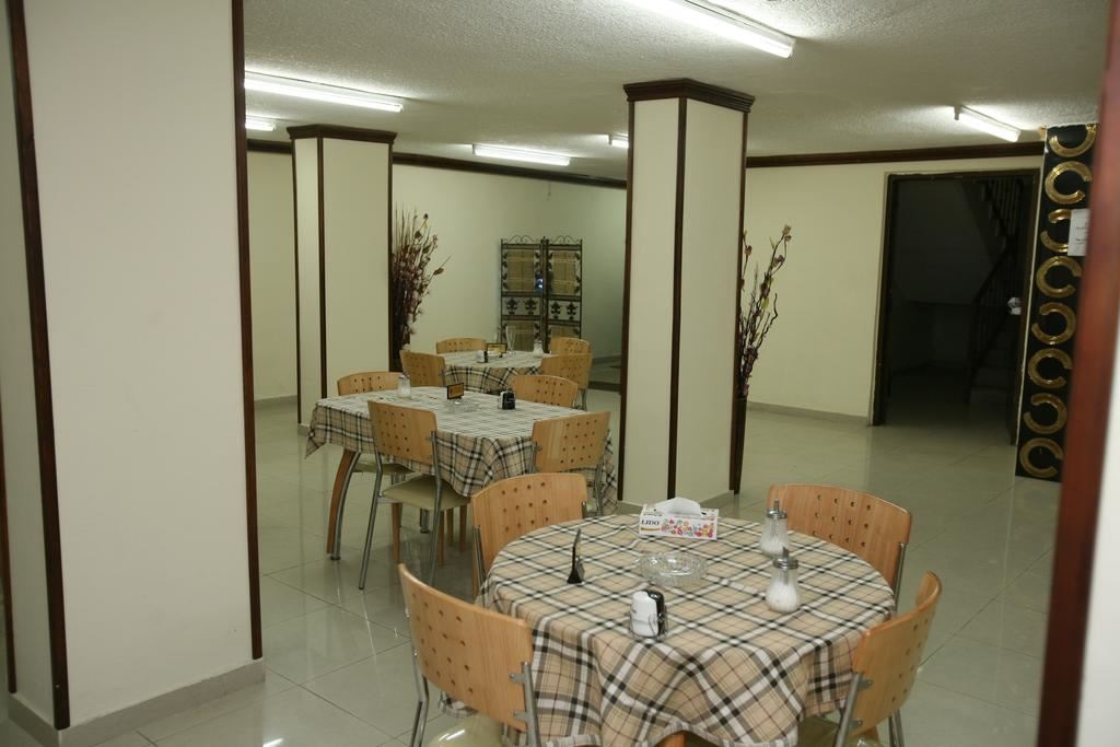 restaurants-restaurant