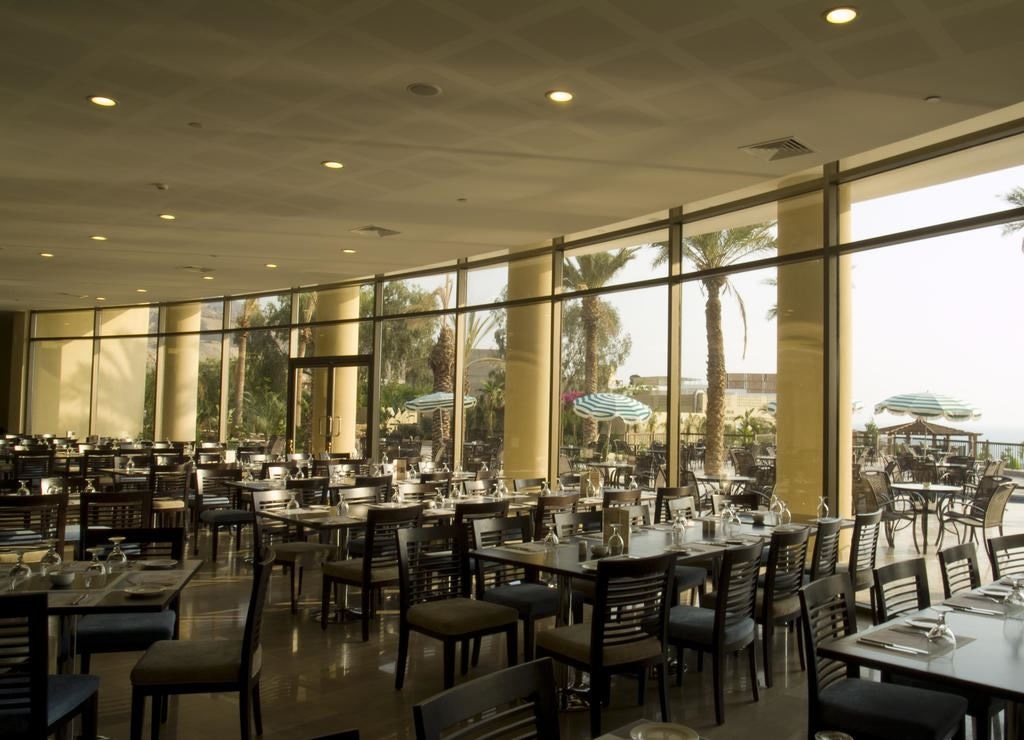 restaurants-crystal-restaurant-and-terrace