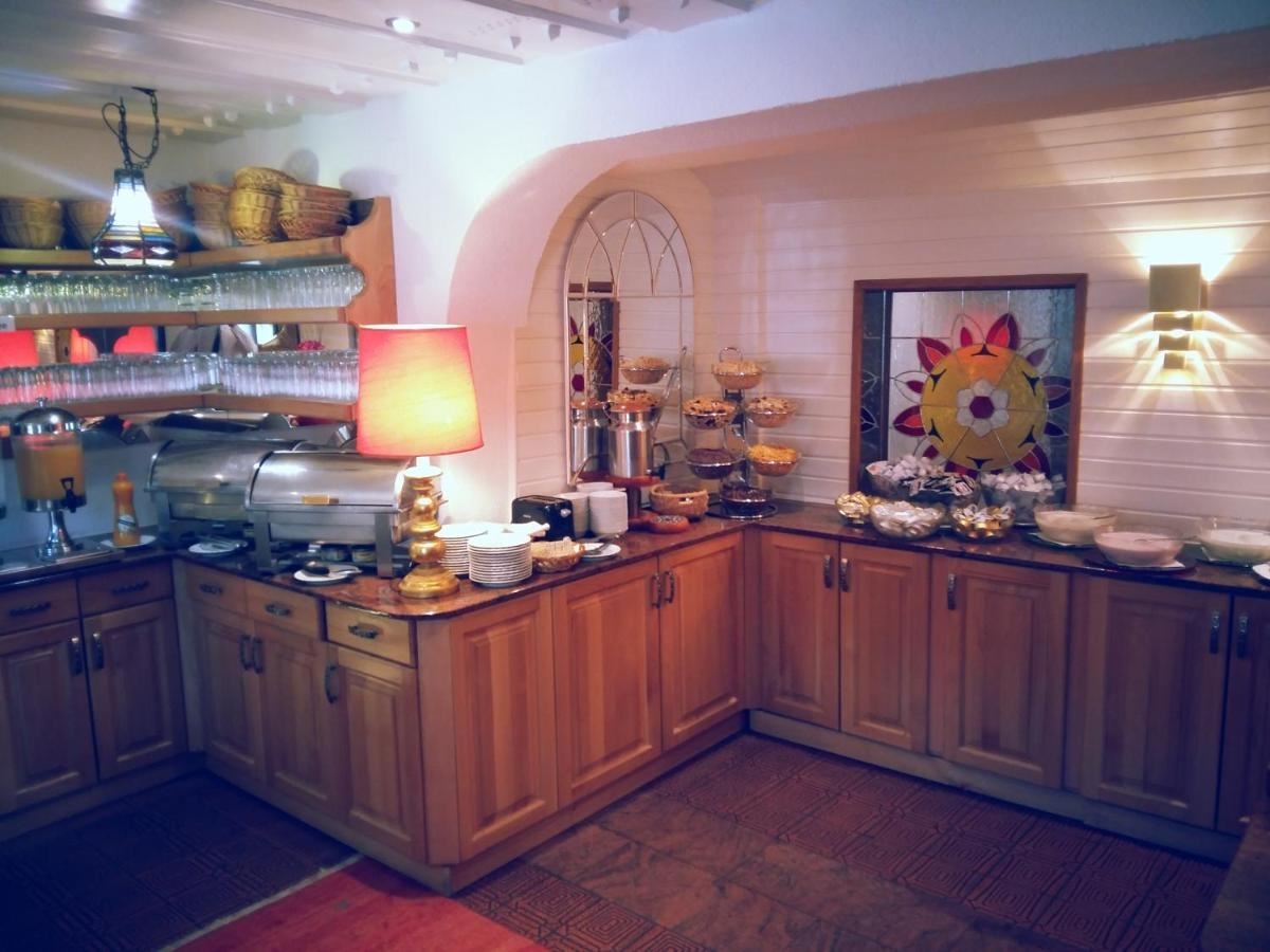 restaurants-restaurant