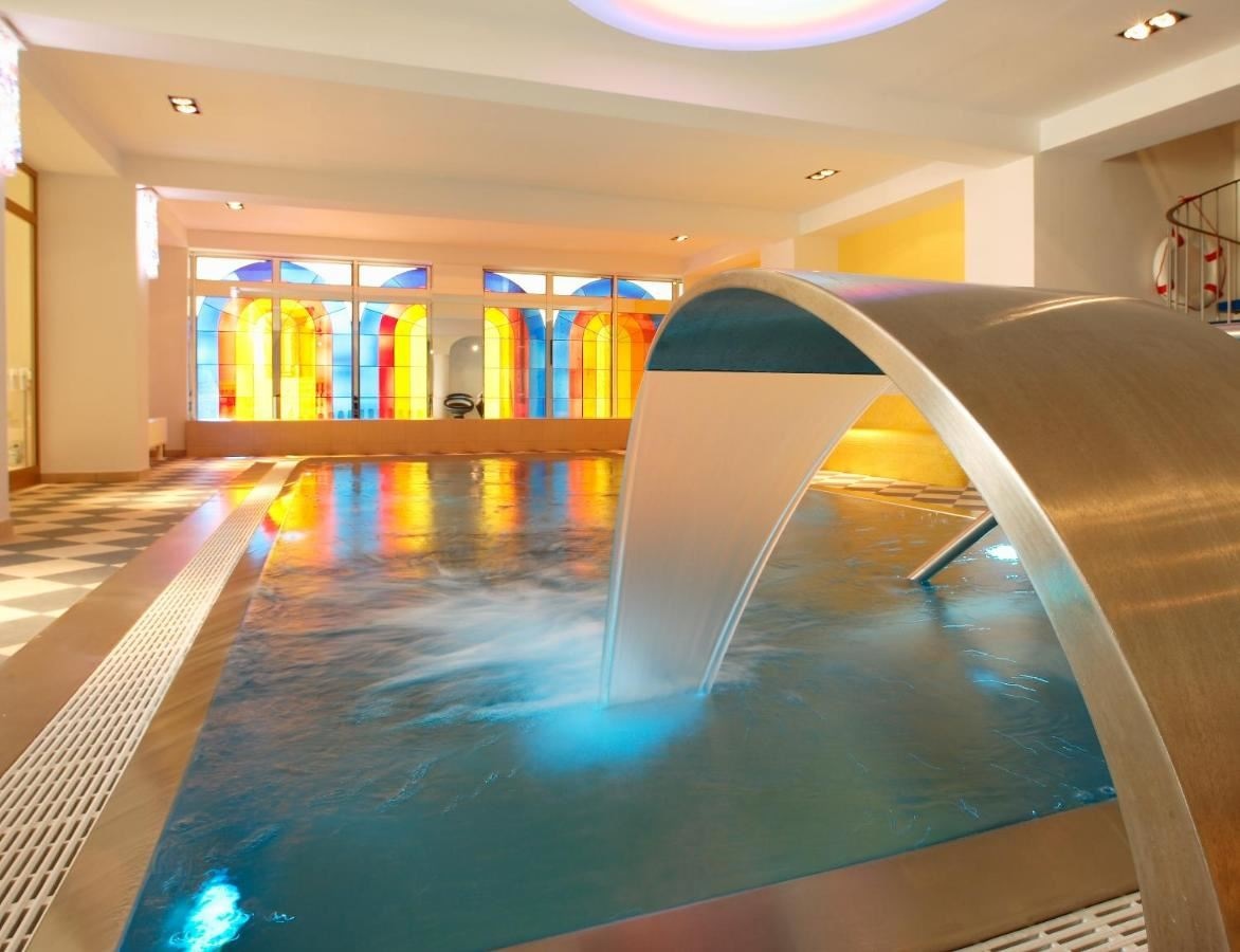 pools-indoor-pool