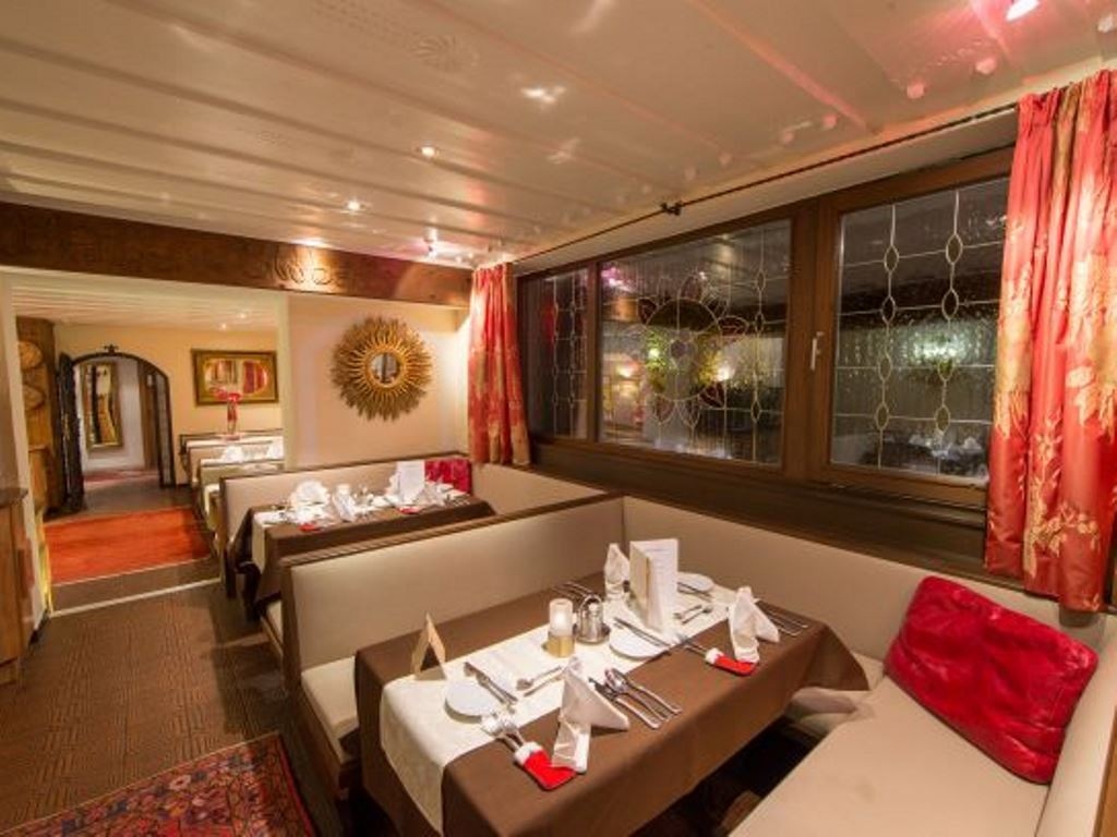 restaurants-restaurant