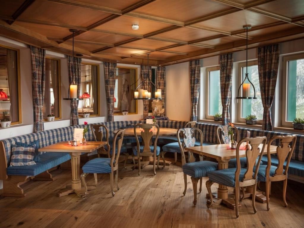 restaurants-restaurant