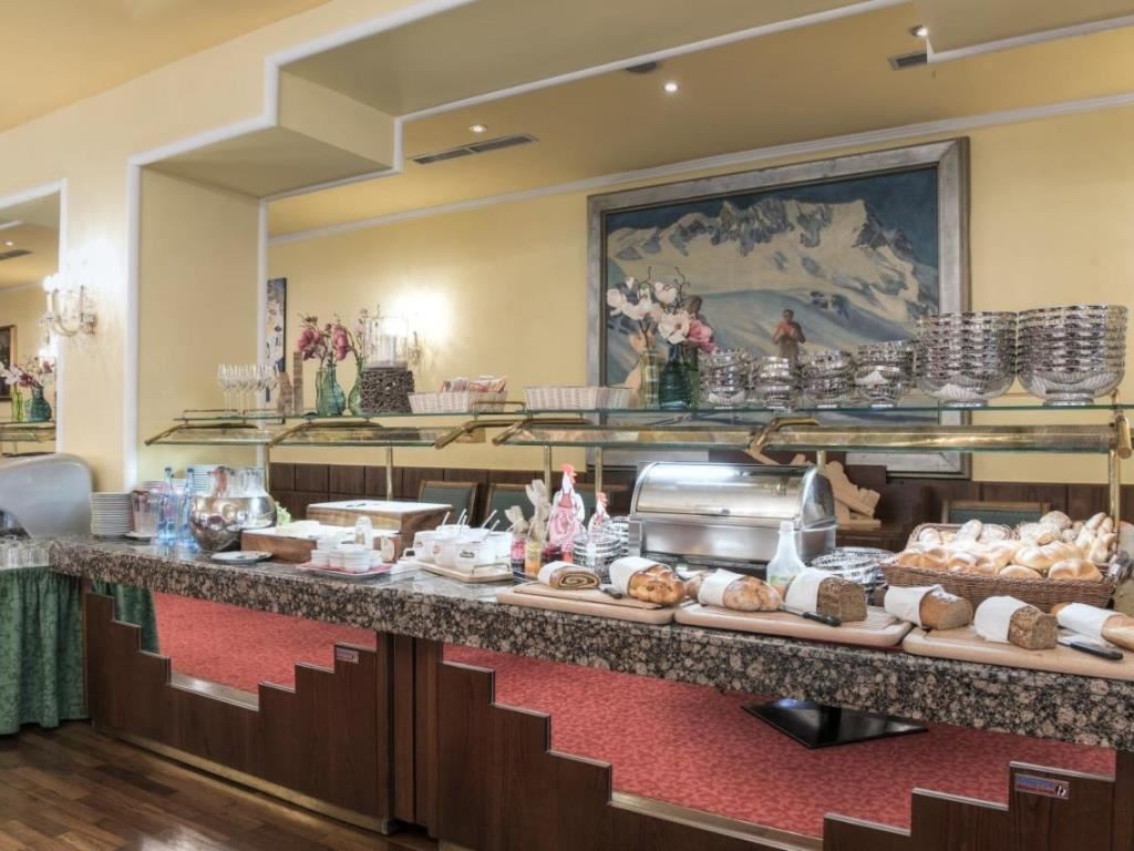 restaurants-restaurant