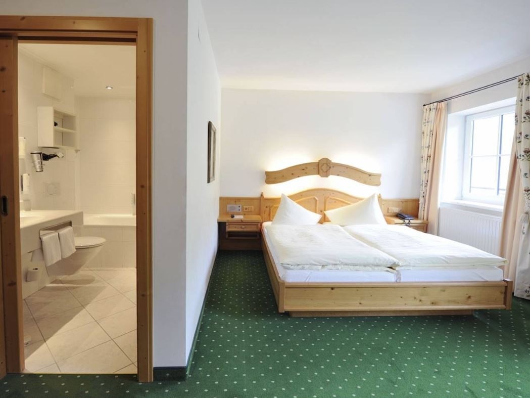 rooms-double-deluxe-room