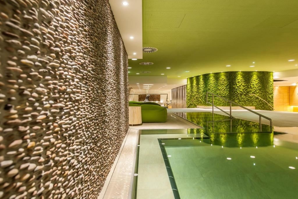 pools-indoor-pool
