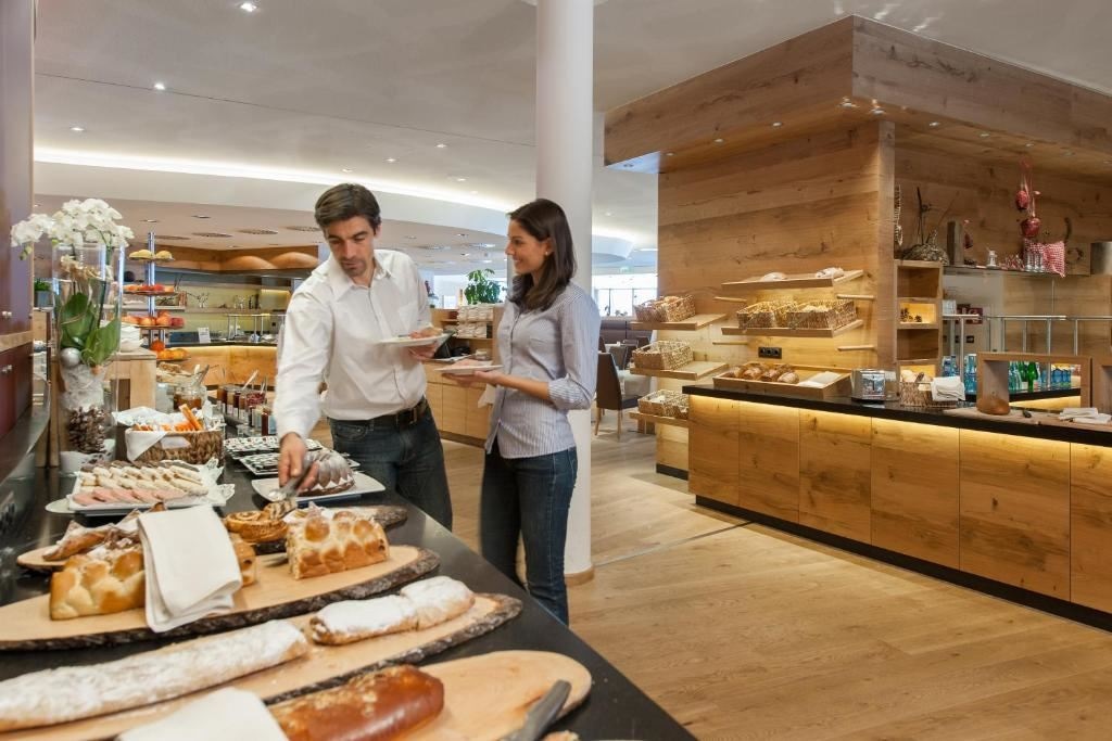 restaurants-restaurant