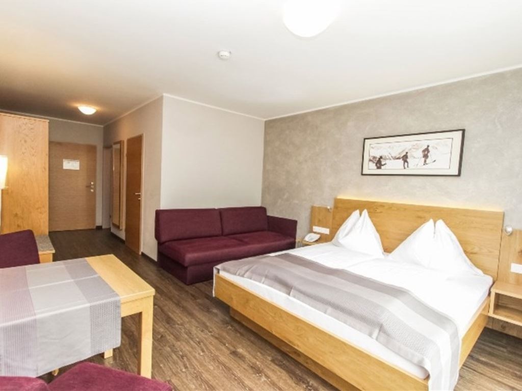 rooms-quadruple-room