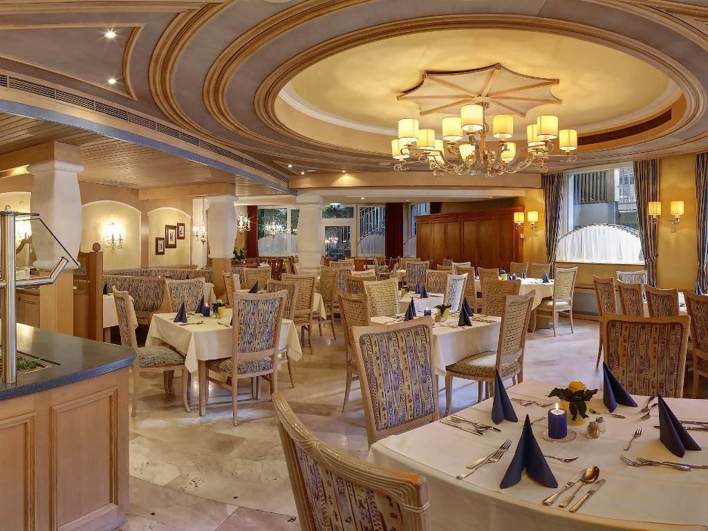 restaurants-restaurant