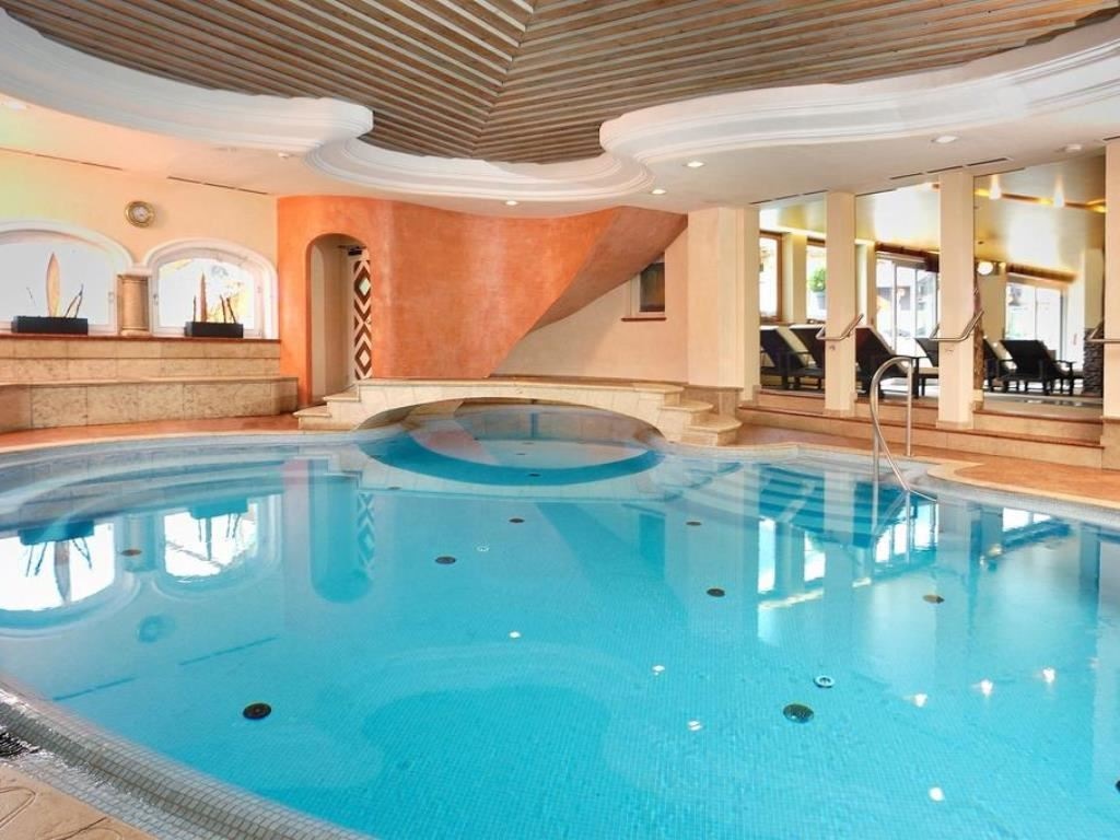 pools-indoor-pool