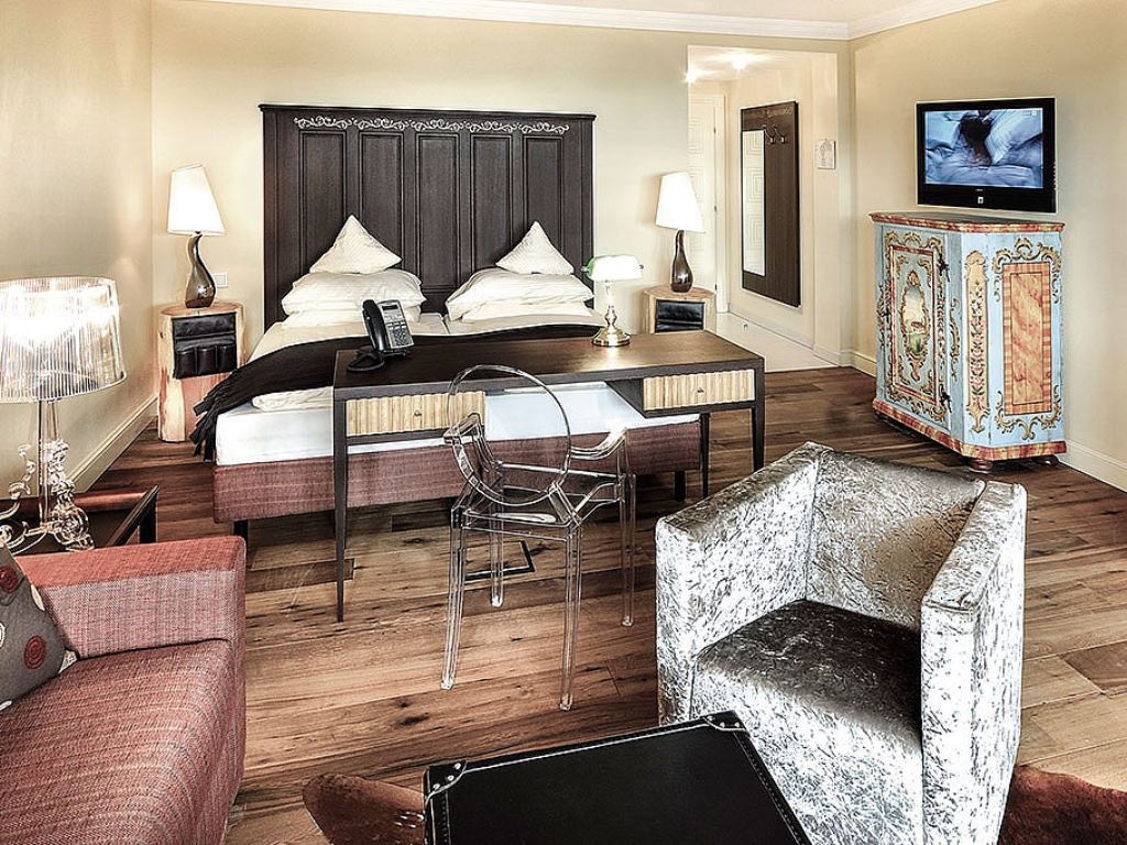 rooms-junior-suite-large-with-balcony-or-terrace