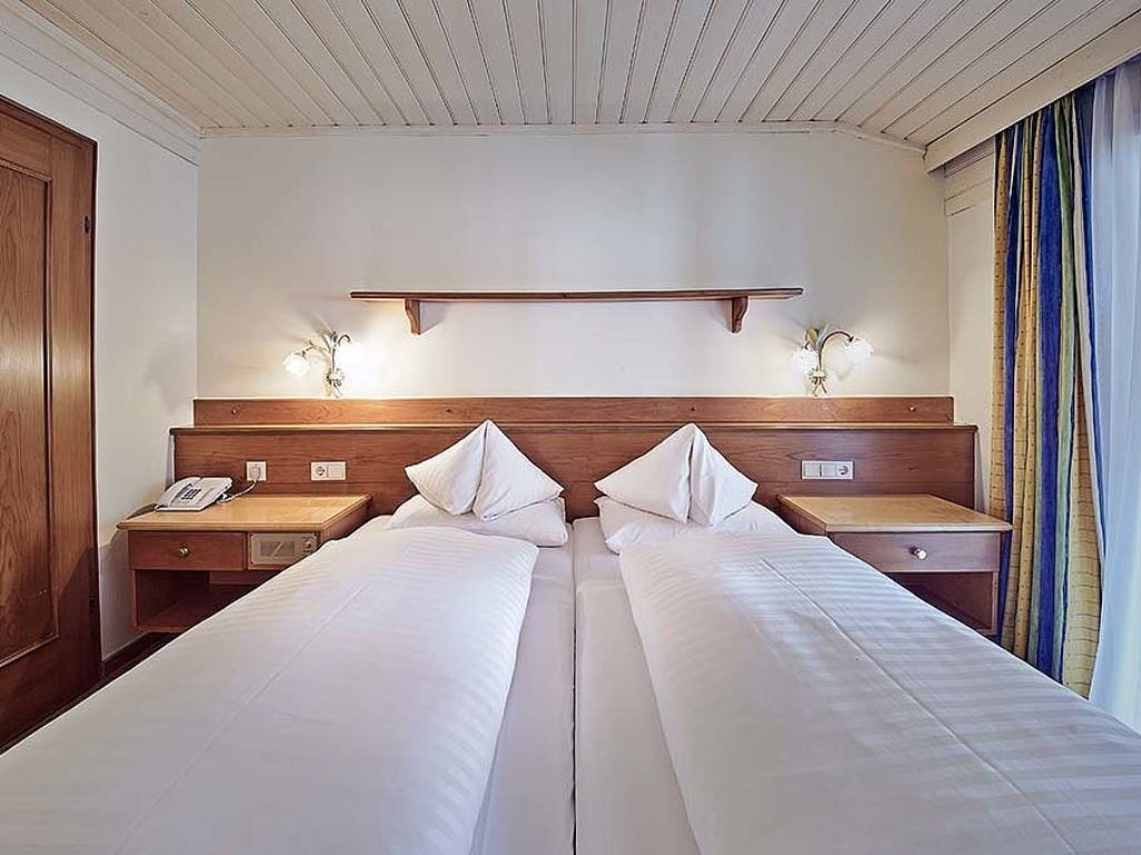 rooms-single-room-with-balcony-or-terrace