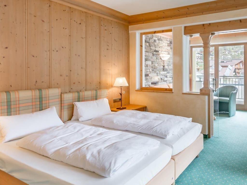 rooms-family-superior-room