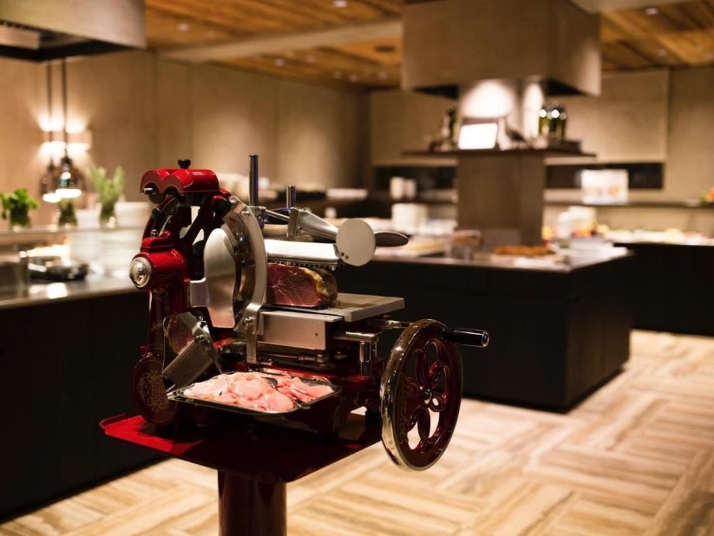 restaurants-restaurant