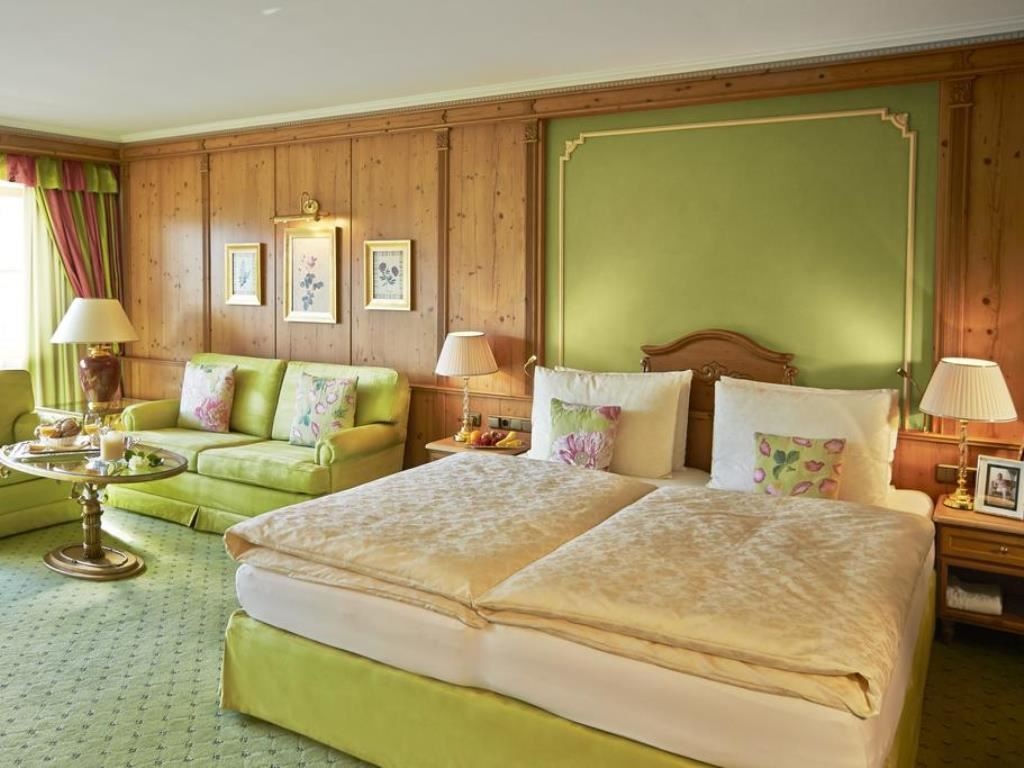 rooms-suite-with-balcony-or-terrace