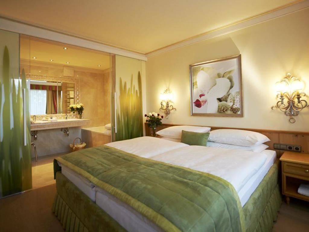 rooms-suite-with-balcony-or-terrace