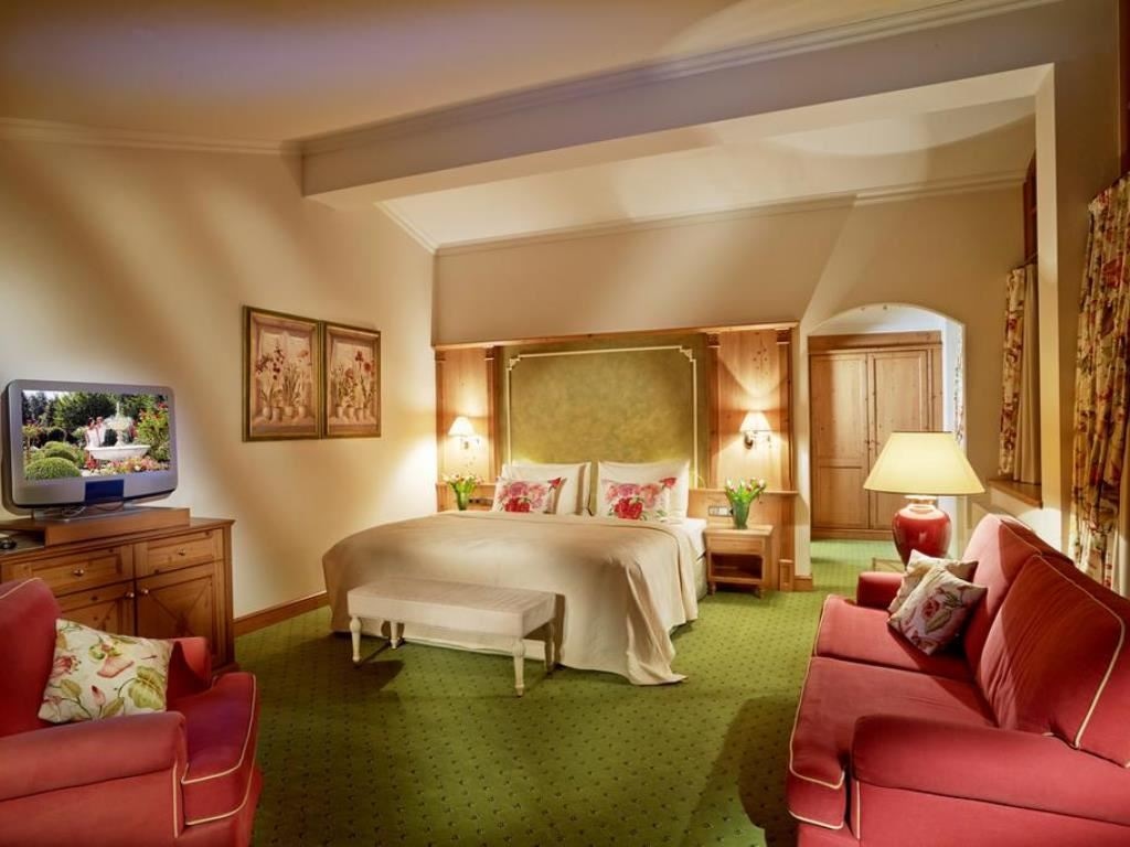 rooms-suite-with-balcony-or-terrace