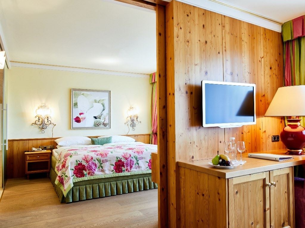 rooms-suite-with-sauna-and-open-fireplace-with-balcony-or-terrace