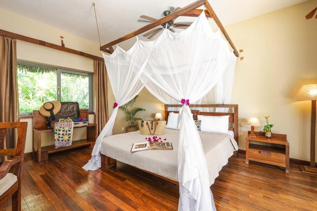 rooms-ocean-access-villa-with-pool