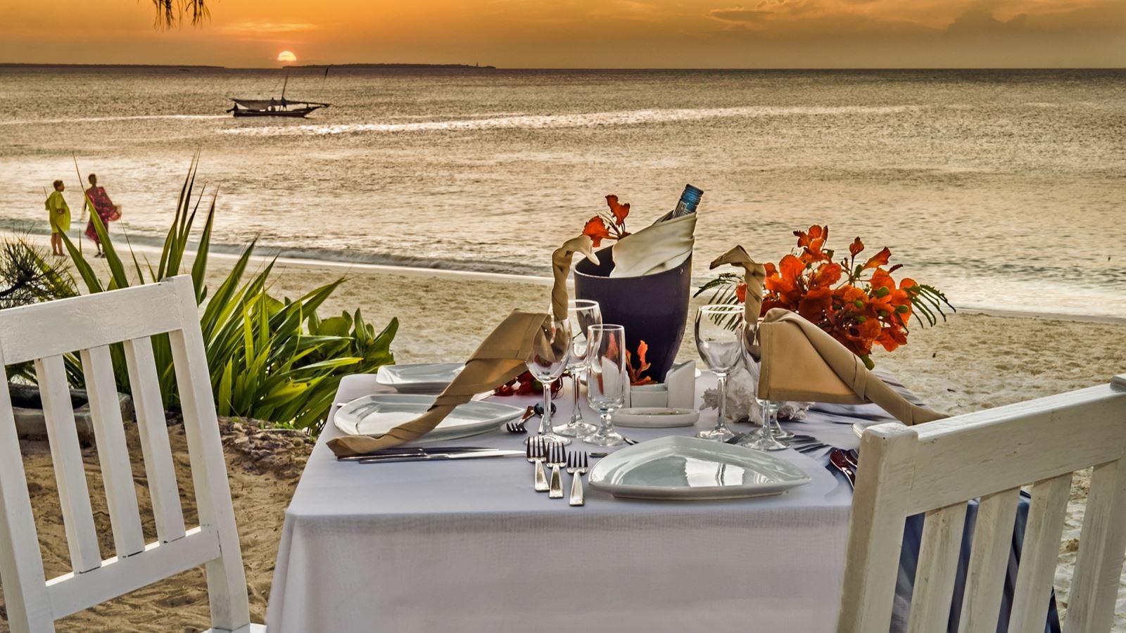 restaurants-mwezi-beach-restaurant