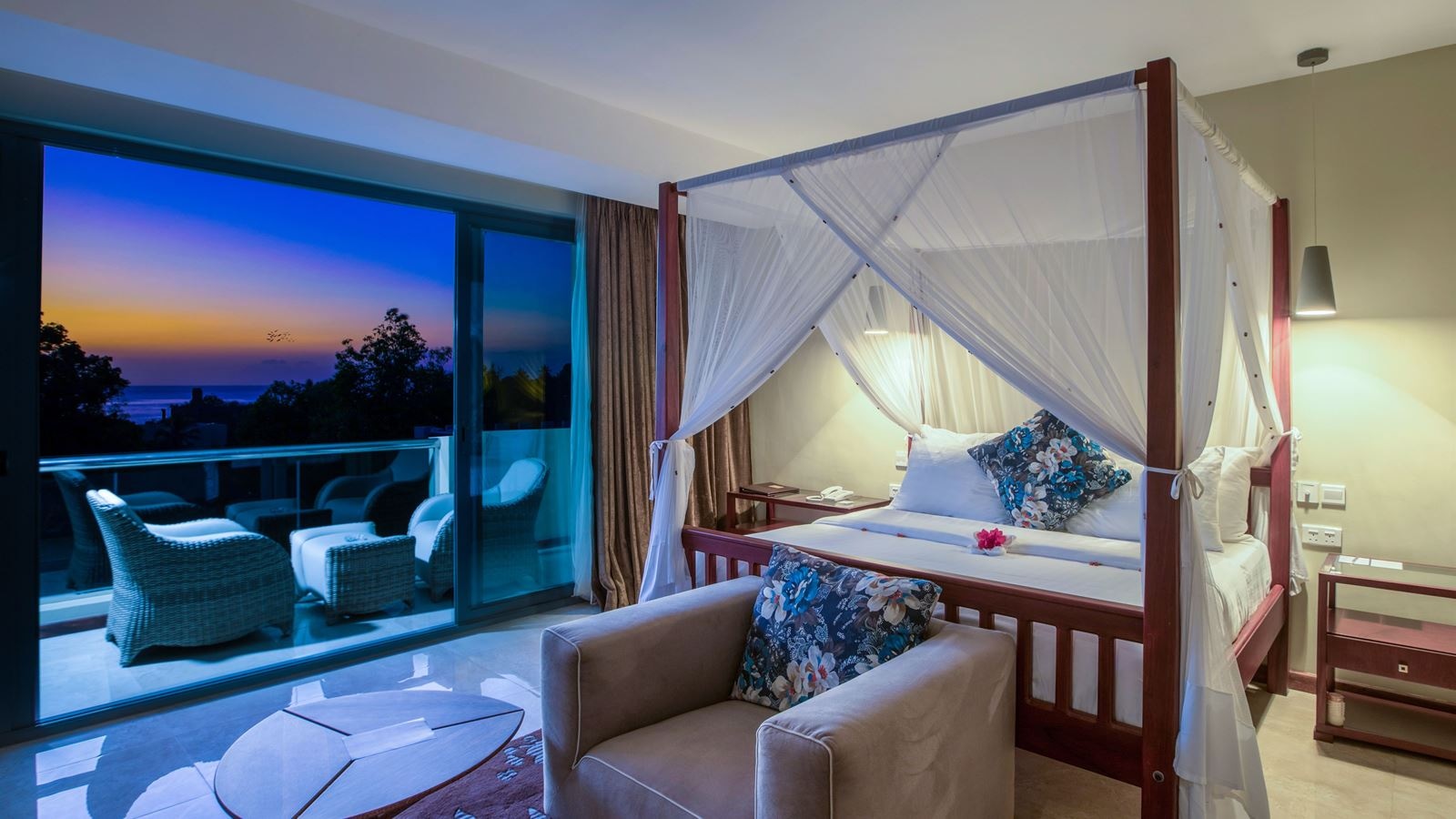 rooms-superior-honeymoonsuite