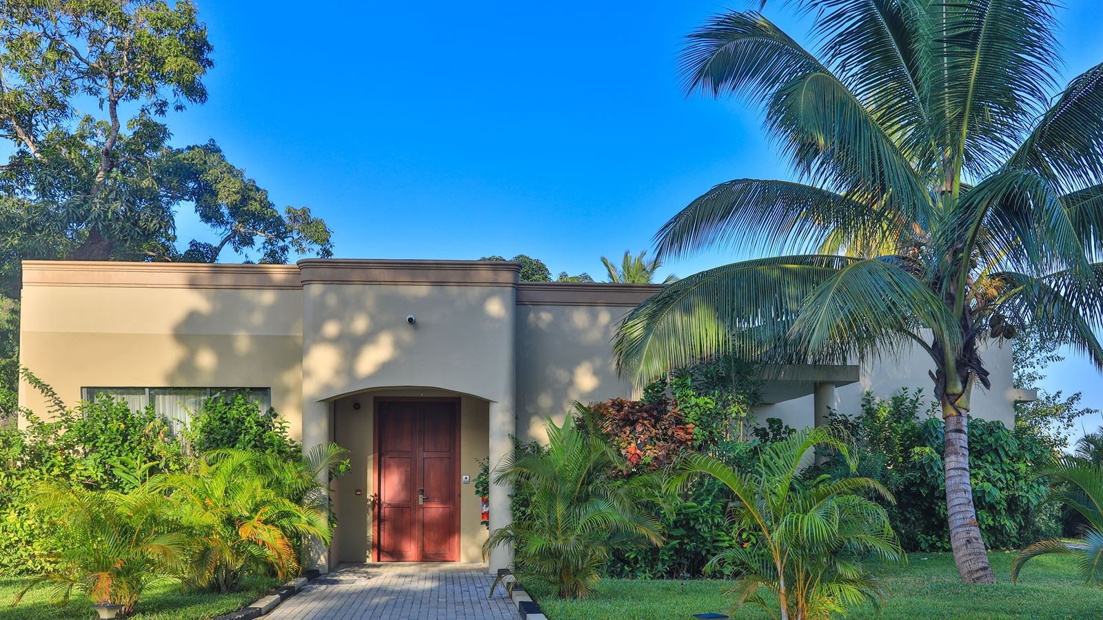 rooms-2-bedroom-garden-villa