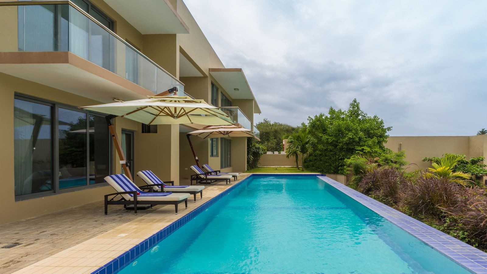 rooms-3-bedroom-villa-poolview