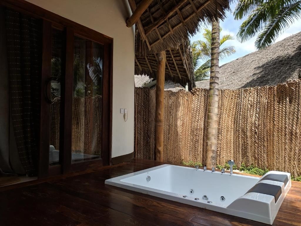 rooms-deluxe-room-with-jacuzzi