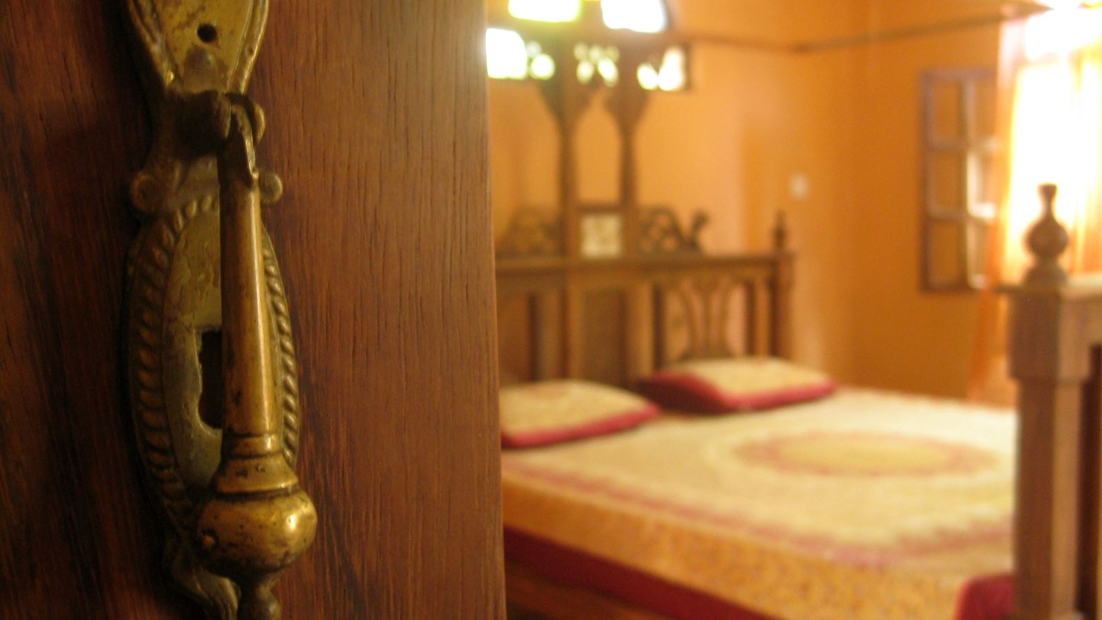 rooms-deluxe-room-non-ac