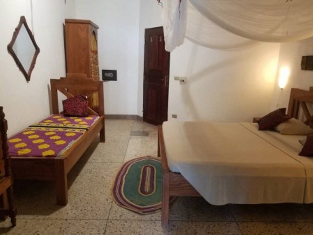 rooms-standard-mansard-room