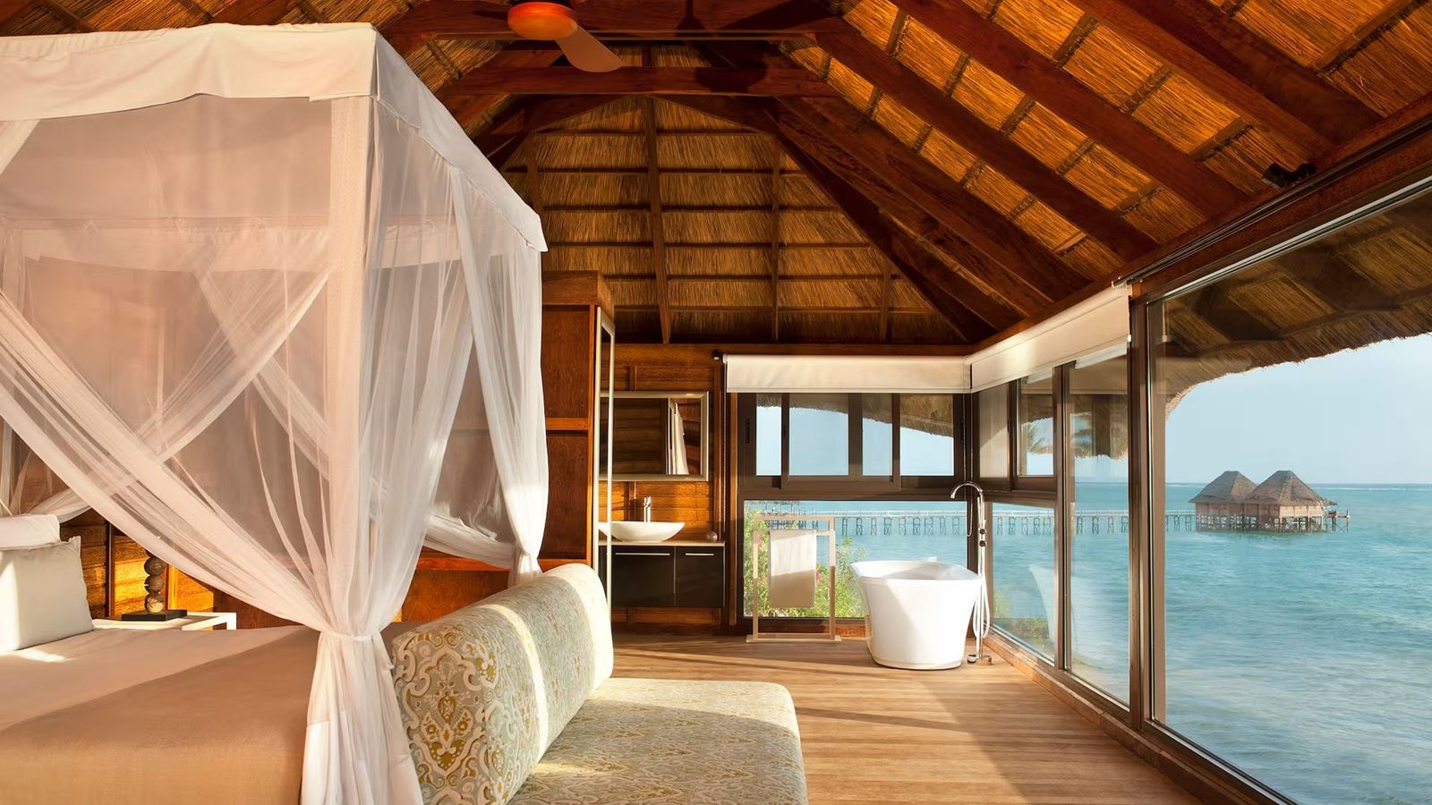 rooms-ocean-front-romance-pavilions