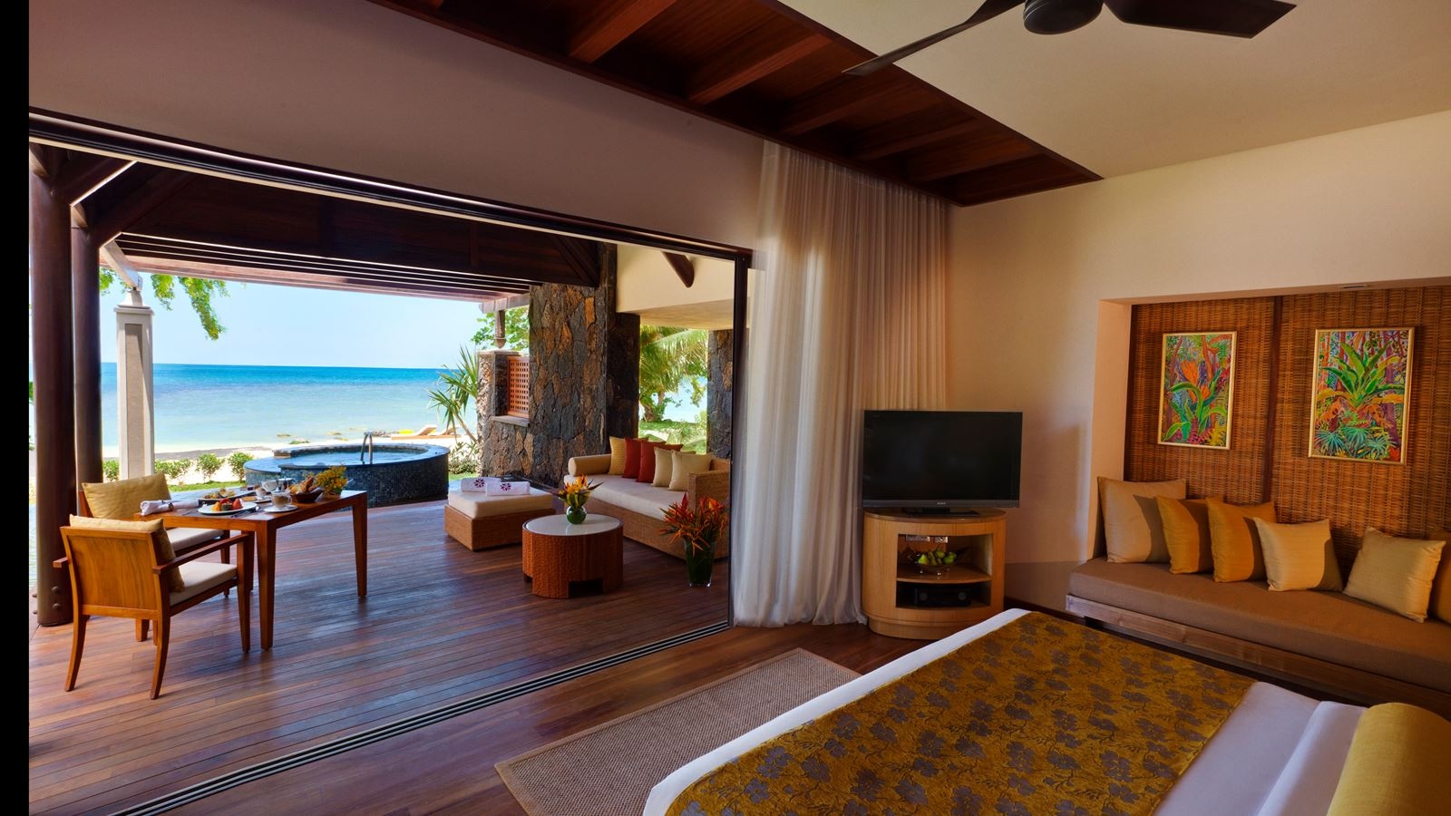 rooms-luxury-oceanfront-pool-suites-with-private-hammam